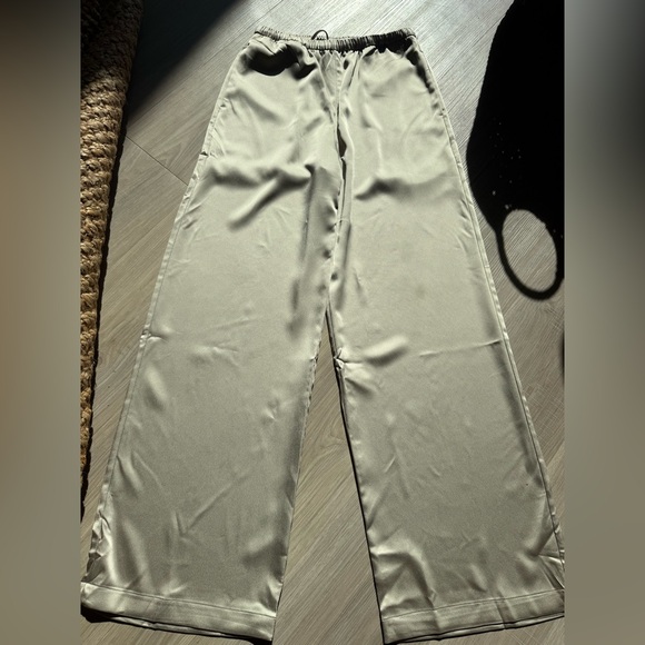 NWOT Uniqlo Light Beige Satin Trousers - Picture 1 of 4